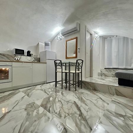 Cave House Apartment Ментона Экстерьер фото