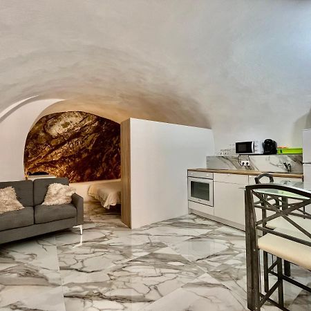 Cave House Apartment Ментона Экстерьер фото