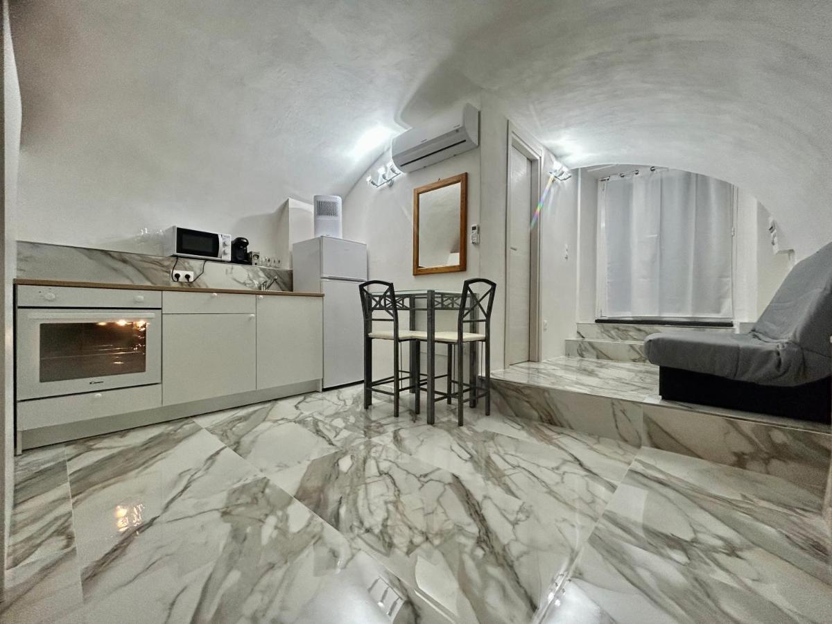Cave House Apartment Ментона Экстерьер фото
