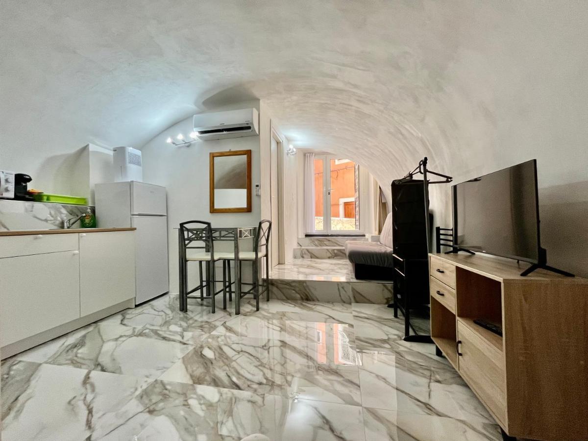 Cave House Apartment Ментона Экстерьер фото